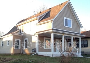 Building Photo - 2211 Queen Ave N