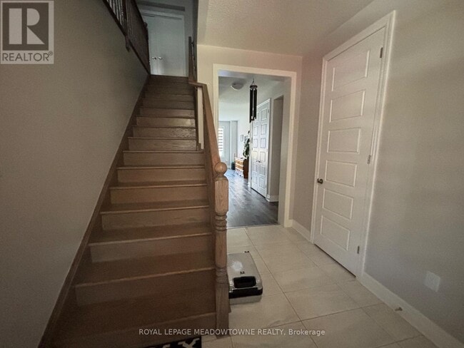 Building Photo - 523 Bellflower Ct.