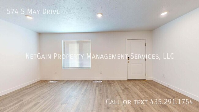 Foto del edificio - 574 May Dr