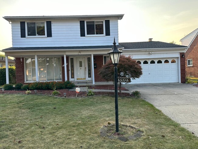 Building Photo - 33123 Shrewsbury Dr