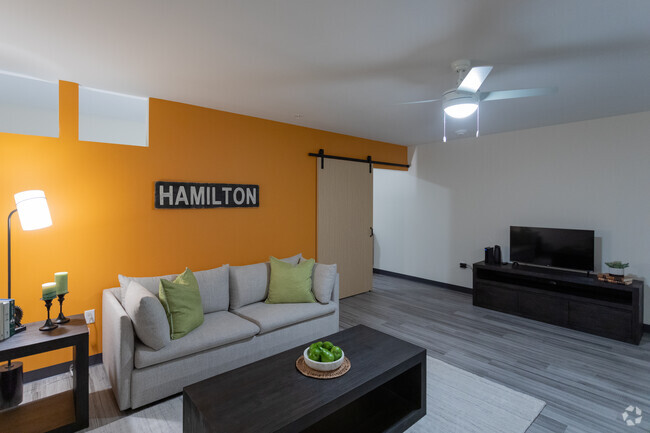 1HAB, 1BA - 821 ft² - third + dayton