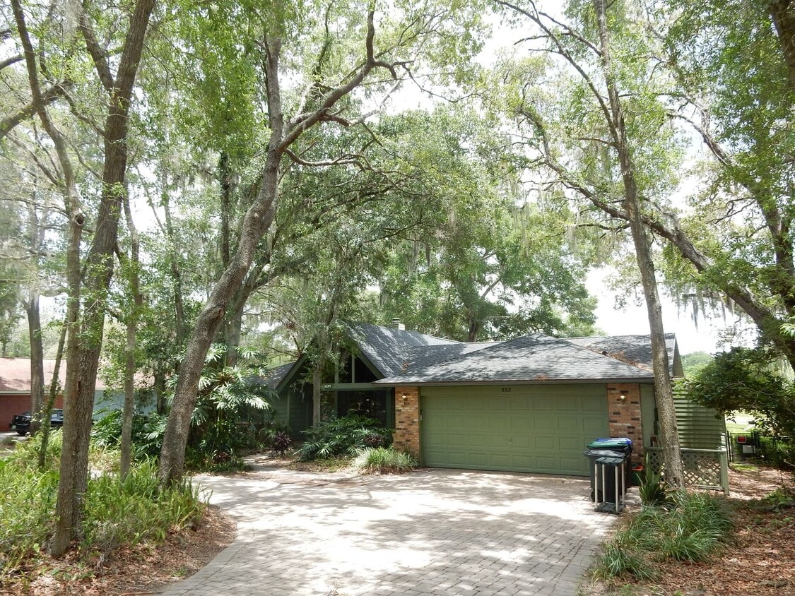 Foto principal - BEAUTIFUL 4/2 POOL HOME ON LAKE IN APOPKA ...