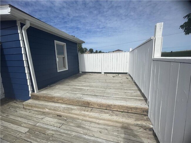 Building Photo - 1715 OH-43