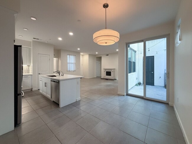 Foto del edificio - 1568 E Thompson Blvd