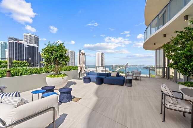 Foto del edificio - 1400 Biscayne Blvd