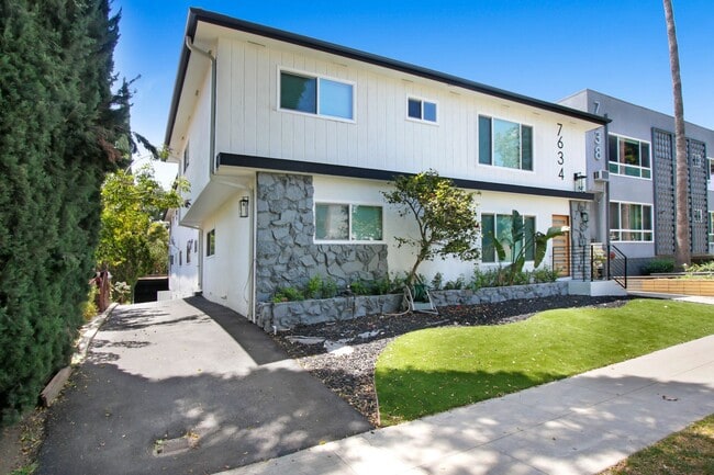 Building Photo - 7634 Hampton Ave