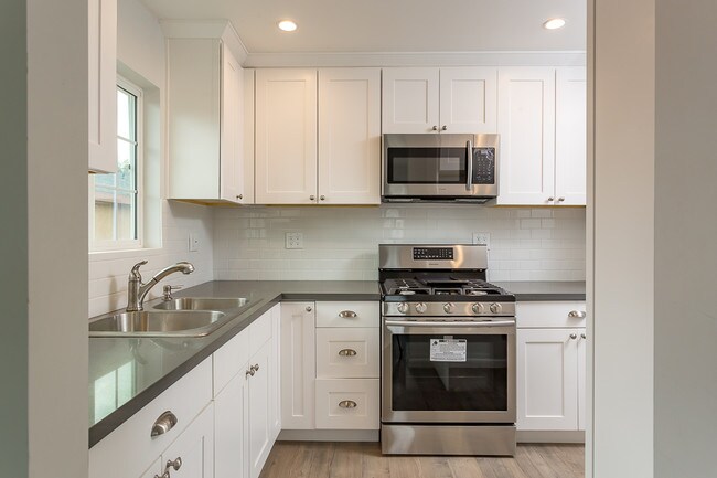 Foto del edificio - 12721 Bradley Ave