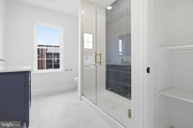 Foto del edificio - 100 W Front St