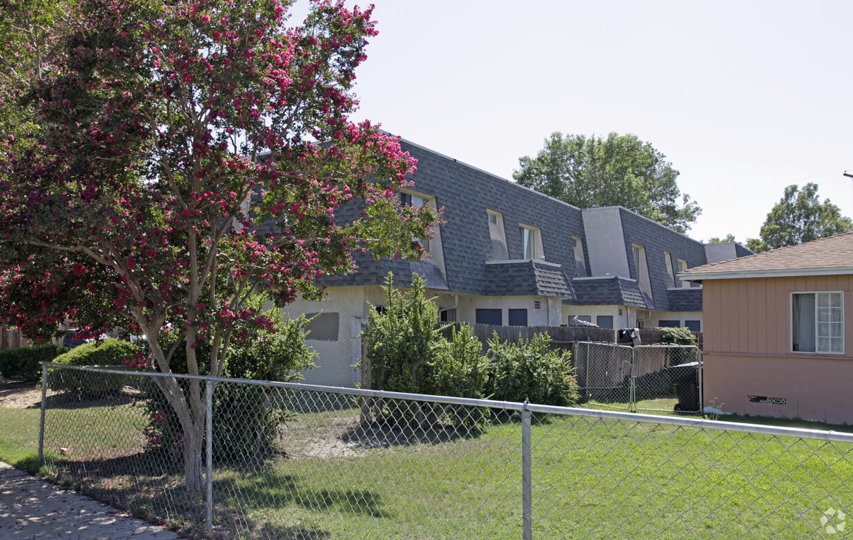 Building Photo - 9034 Pepper Ave