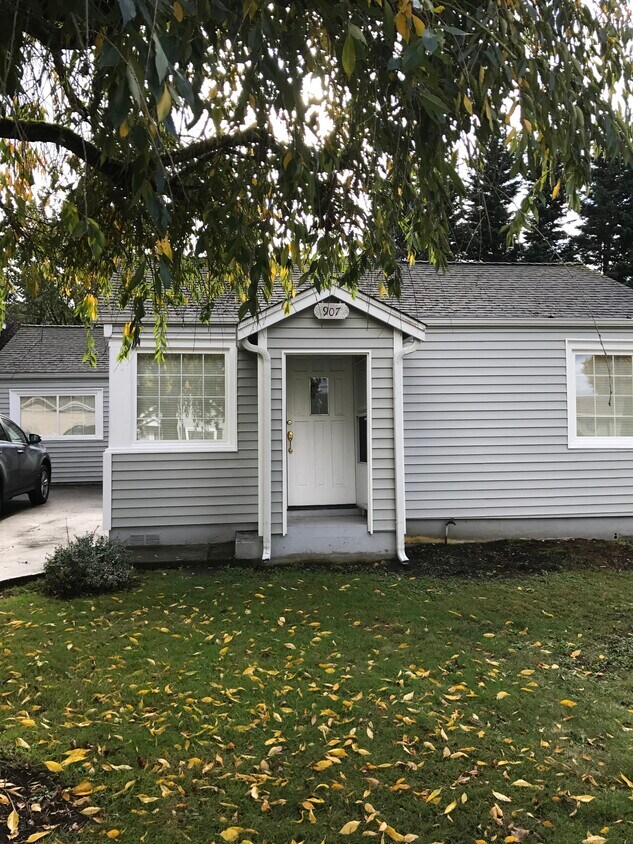 Front of the house - 907 N 30th St