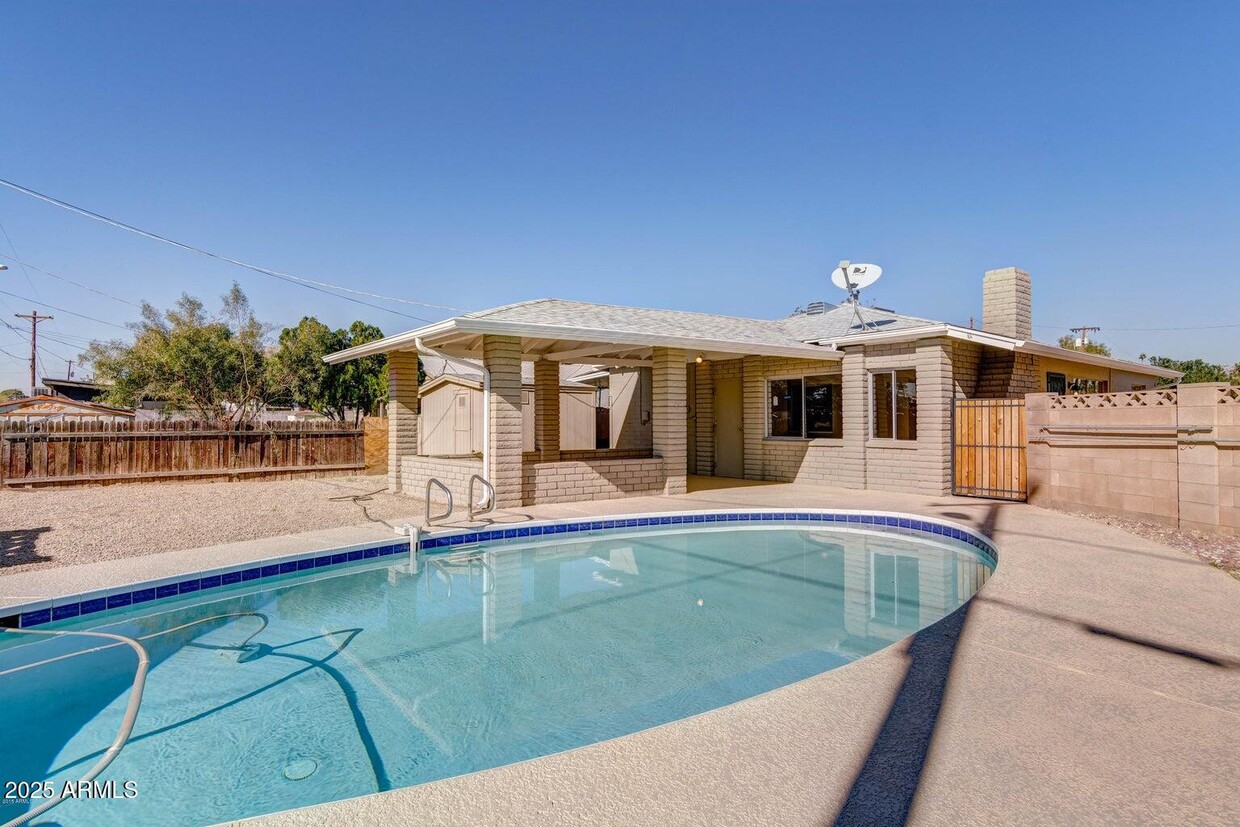 Primary Photo - 4442 N 18th Ave