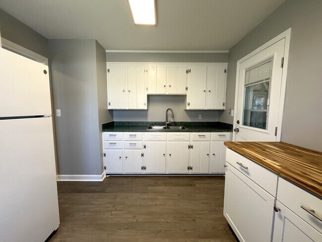 Foto del edificio - Totally Renovated! Great 2 Bed 1 Bath Home in South Nashville!