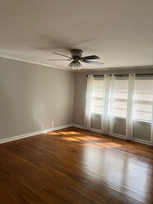 Building Photo - 1909 Forest Glen Dr