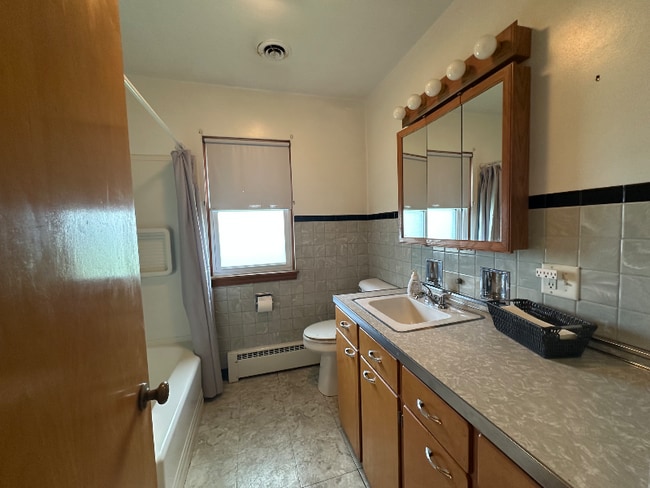 Building Photo - 421 E South St