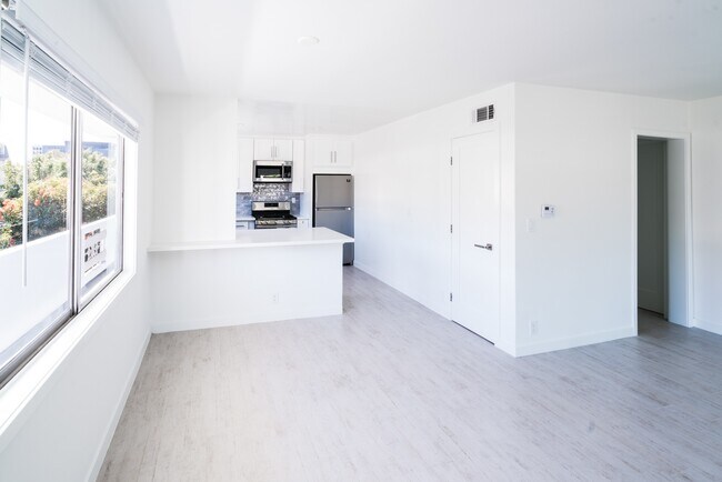 Foto del edificio - 1005 S Barrington Ave
