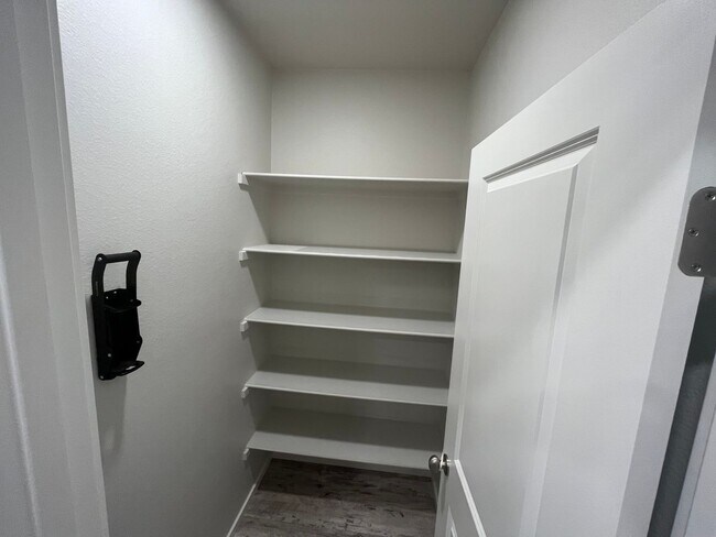 Foto del edificio - Beautiful 3 Bed 2.5 Bath Townhome in North East Fort Collins!