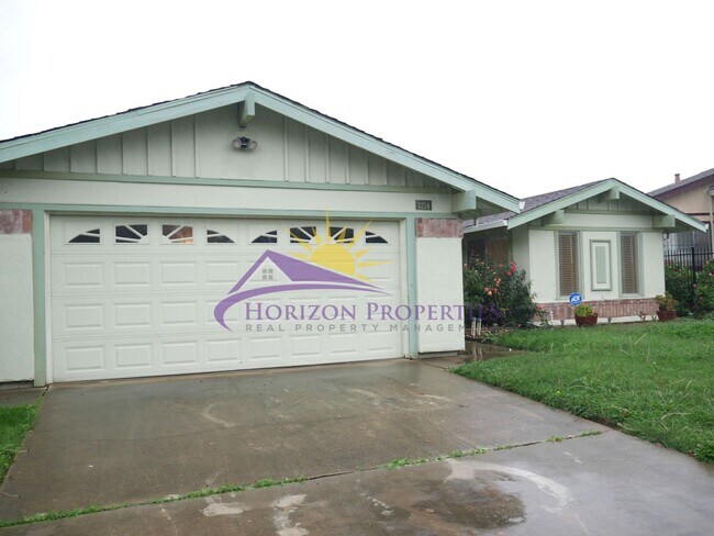 Foto del edificio - Spacious 4 Bed 2 Bath 1,575 sqft Lincoln V...