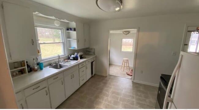 Building Photo - 104 Broce Dr