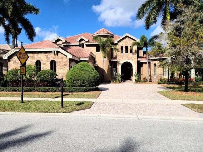 Foto del edificio - 10531 Versailles Blvd