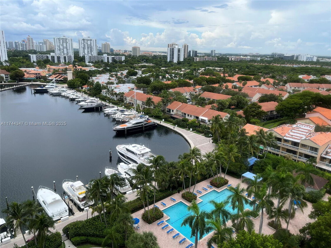 Foto principal - 3610 Yacht Club Dr