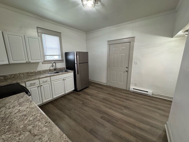 Foto del edificio - Charming 1BR Apartment in Bristol, TN - Cozy Living Awaits!