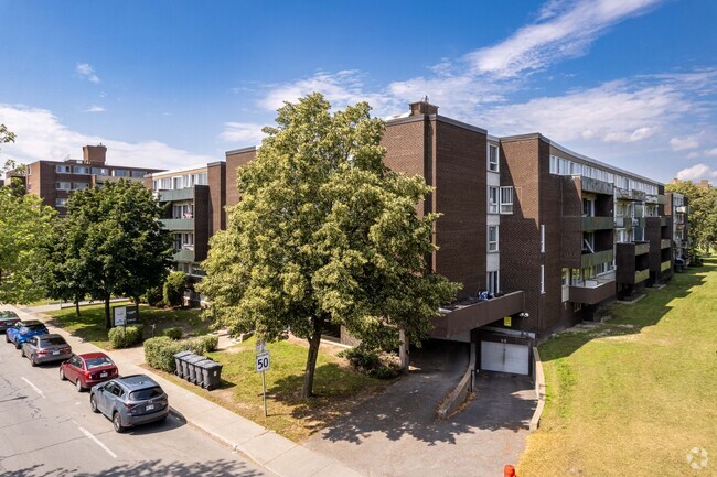 Photo du bâtiment - Jules Poitras Apartments