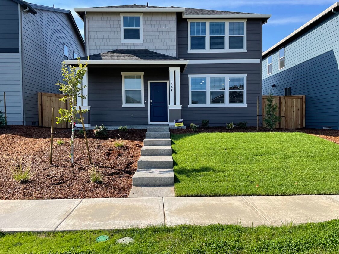 Foto principal - BRAND NEW 4 BED/2.5 BATH HOME! MOVE IN NOW...