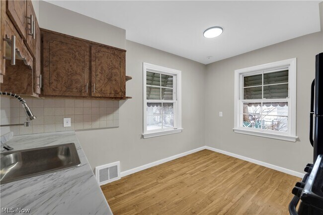 Building Photo - 21440 Fuller Ave