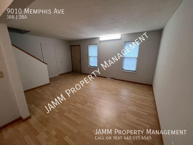 Building Photo - 3 Bedroom Brooklyn Left Side Townhome Char...