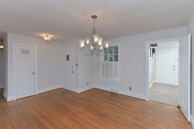 Building Photo - Charming 3 Bedroom, 2 Bath All-Brick Bunga...