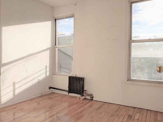 Building Photo - 268 Franklin St