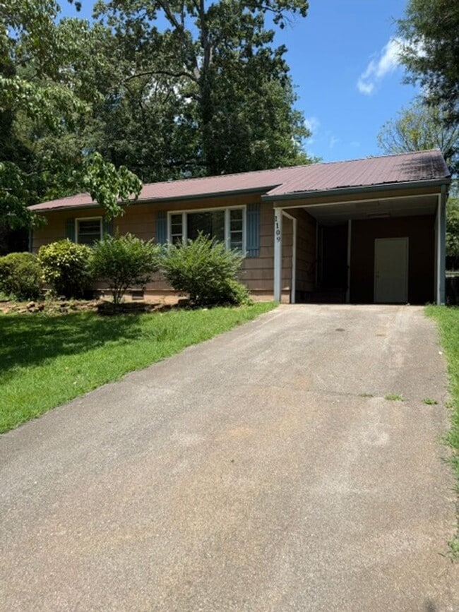 2 Bedroom, 1 Bath home nestled in the heart of Maryville city in historic Sunset View. - 2 Bedroom, 1 Bath home nestled in the heart of Maryville city in historic Sunset View.