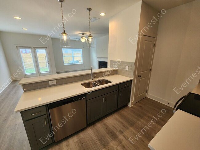 Foto del edificio - 5802 Calle Vista Dr