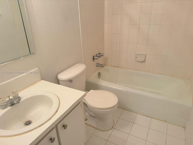 Foto del edificio - 17901 NW 68th Ave