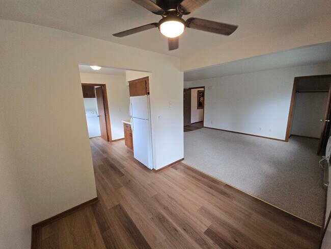 Cocina, Sala de estar de Comedor - 131 Maple Ave S