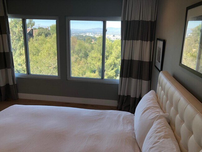 Foto del edificio - 7113 Woodrow Wilson Dr