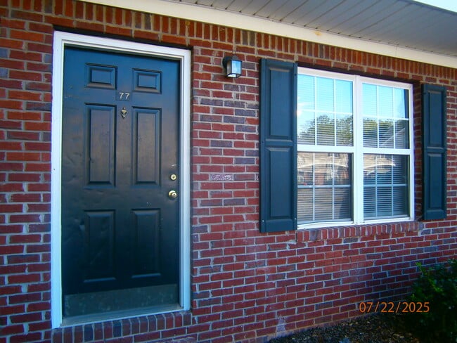 Building Photo - 77 Point Place Dr