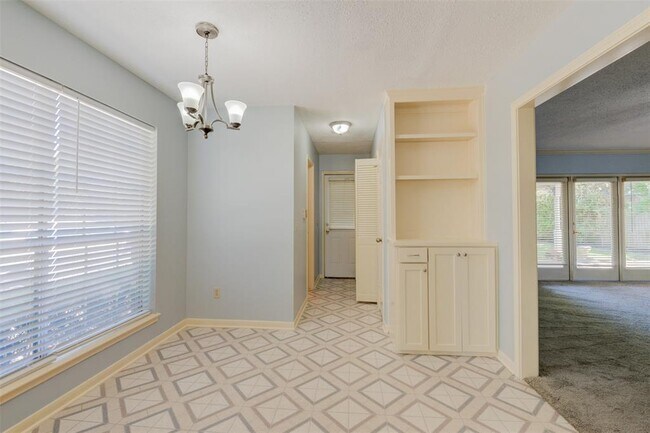 Building Photo - 8910 Crazy Horse Trail