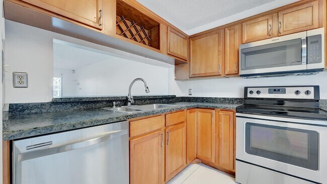Building Photo - 905 Harbour Pointe Way