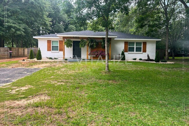Building Photo - Stunning 3 Bedroom Home in West Mobile!