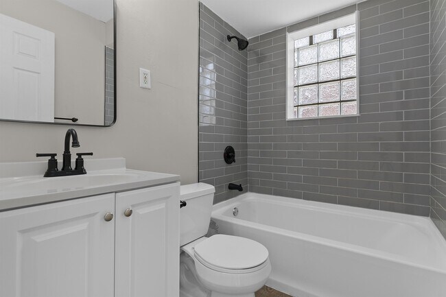 Foto del edificio - 8354 Archer Ave