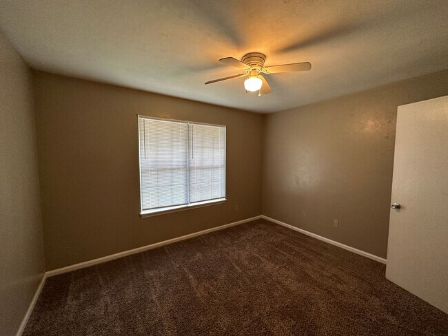 Foto del edificio - NE Tallahassee Melody Hills unit avail now!