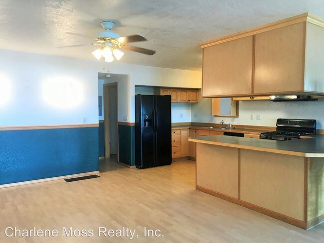 Building Photo - 2268 W Lake Lucille Dr