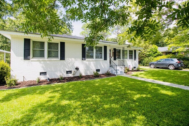 Foto del edificio - 1508 Hollyberry Ln