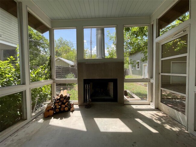 Foto del edificio - 4709 Sinclair Ave