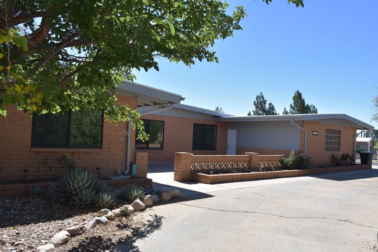 Primary Photo - Great home in Mature Neighborhood
