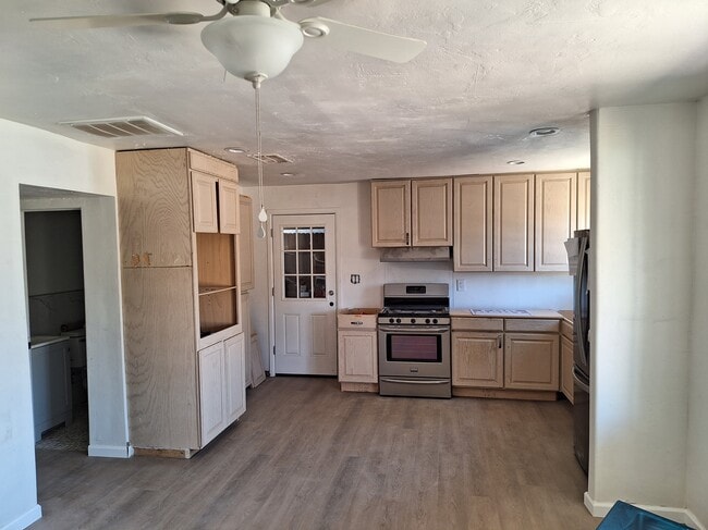 Building Photo - 4639 N 3rd Ave