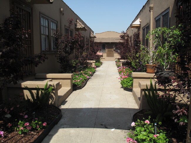 Foto del edificio - 343 N Benton Way