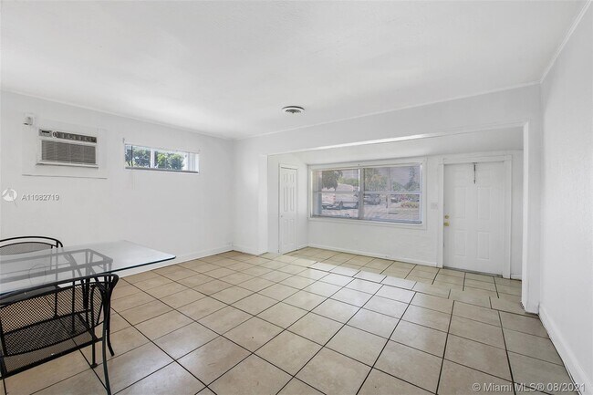 Building Photo - 822 N 20th Ave