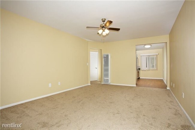 Building Photo - 535 Woodlawn Ave
